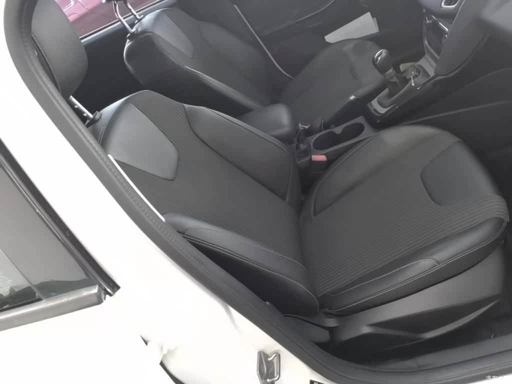 Ford Focus, 2015 25