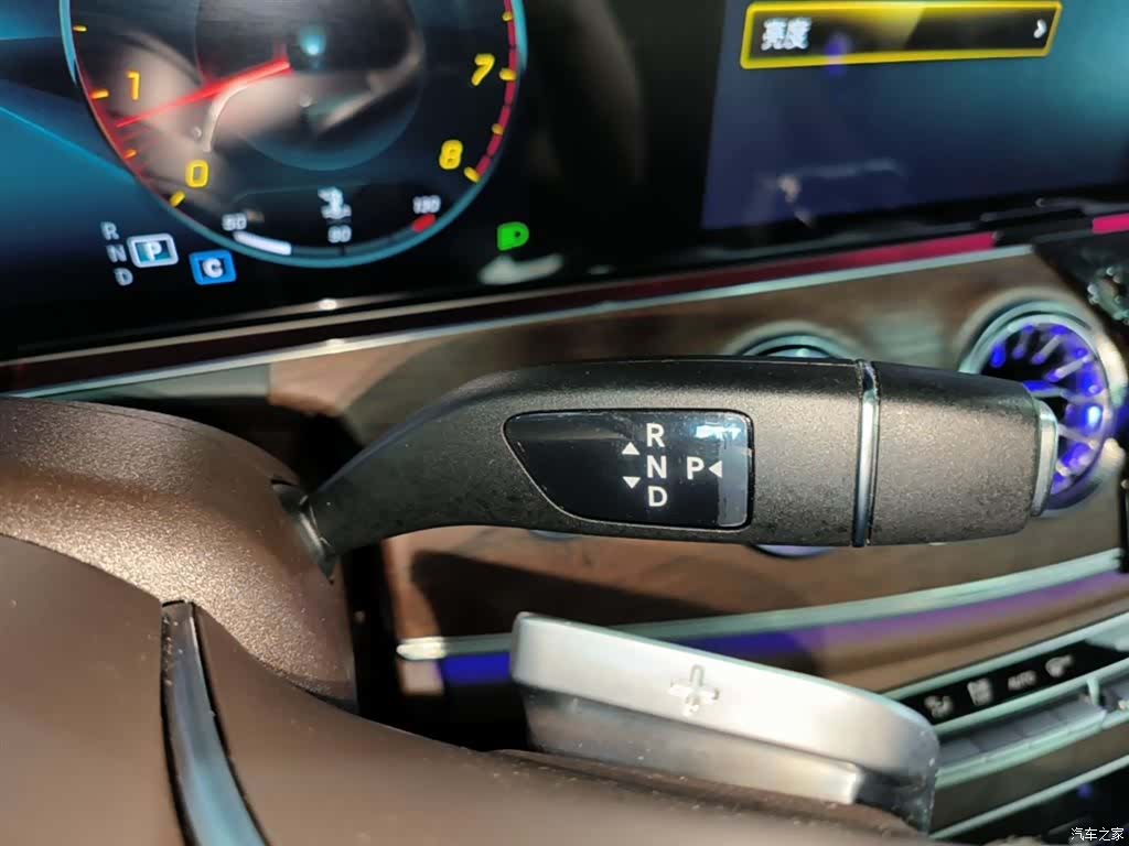 Mercedes-Benz E-Class, 2023 14