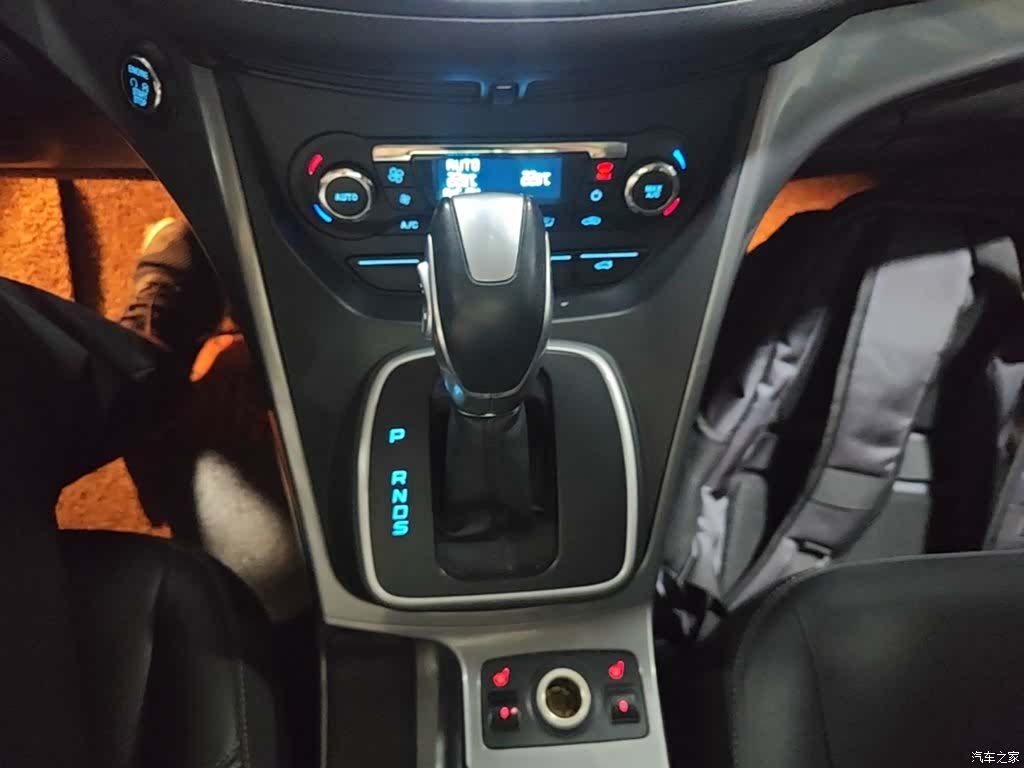 Ford Kuga, 2015 14