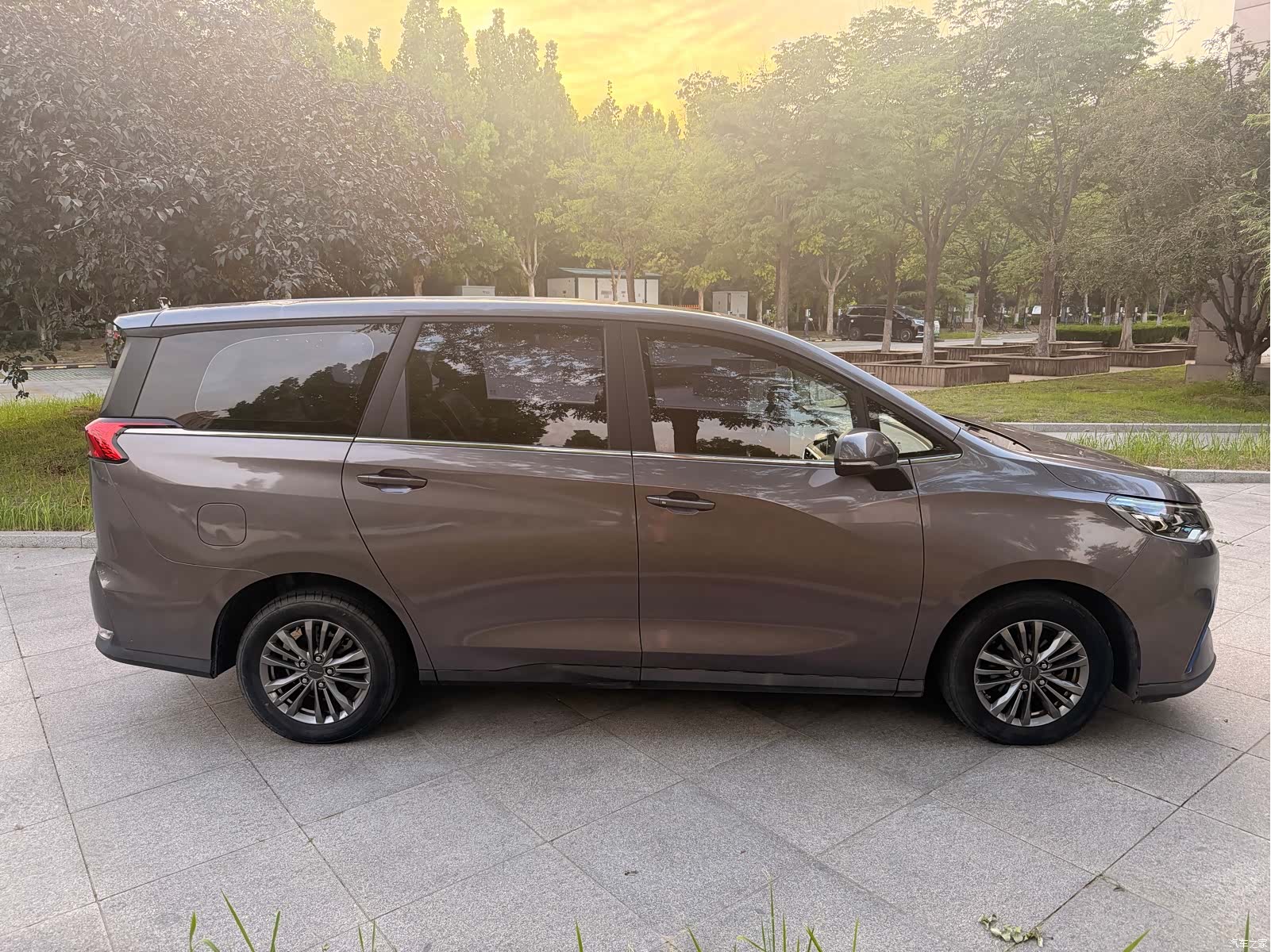 Maxus EUNIQ, 2021 7