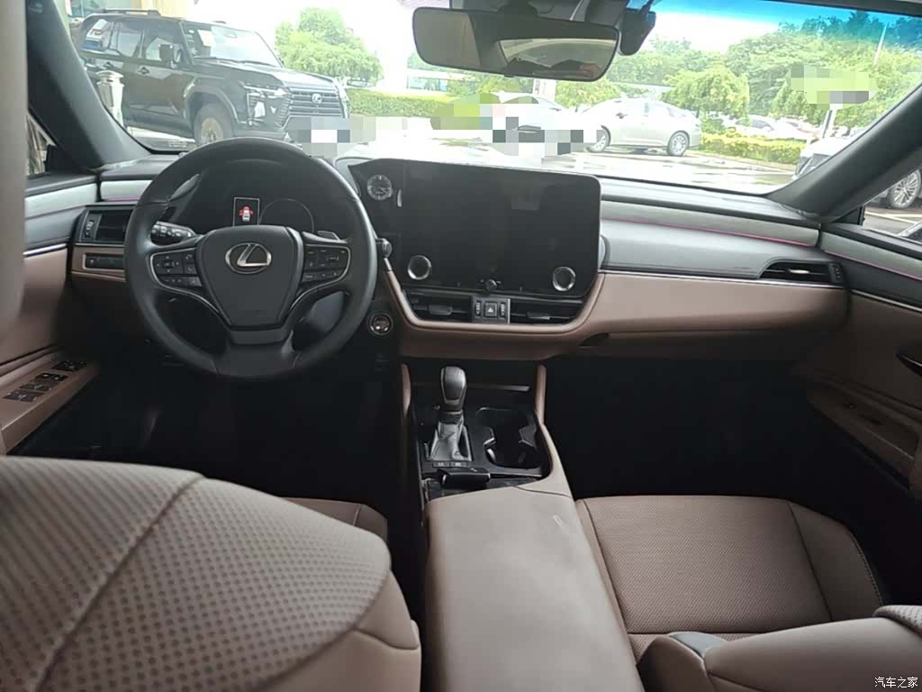 Lexus ES, 2025 10