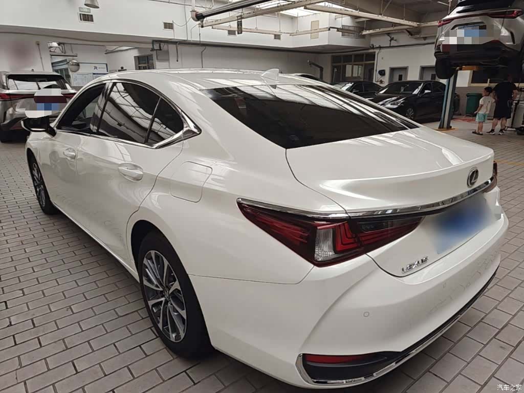Lexus ES, 2024 все фото