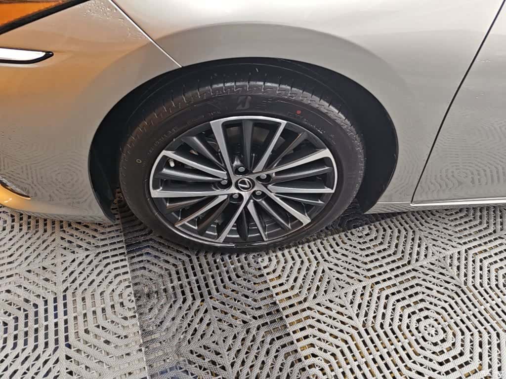 Lexus ES, 2024 23