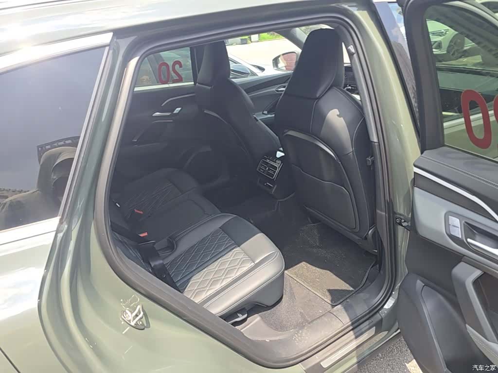 Audi Q5L, 2025 24