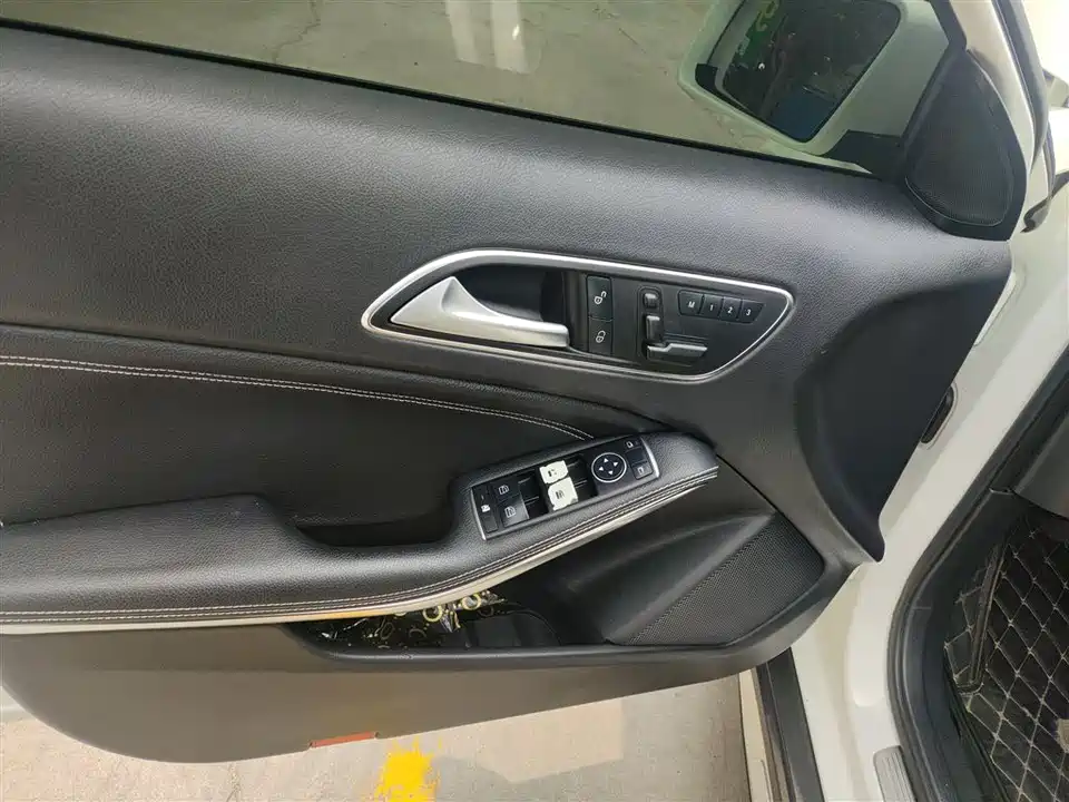 Mercedes-Benz GLA Mercedes-Benz GLA
