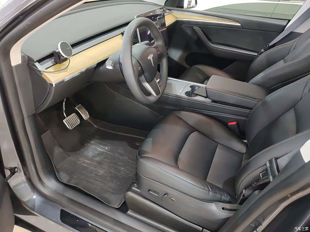 Tesla Model Y, 2023 16