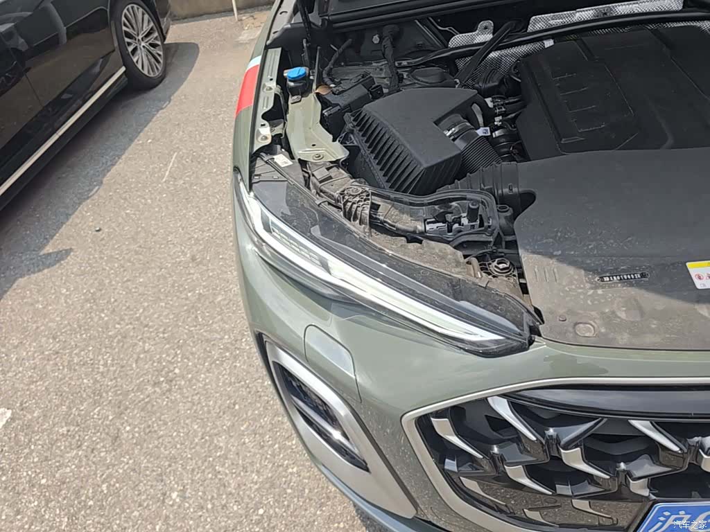 Audi Q5L, 2025 13