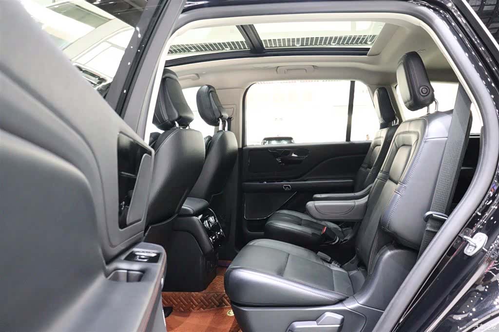 Lincoln Aviator, 2022 8