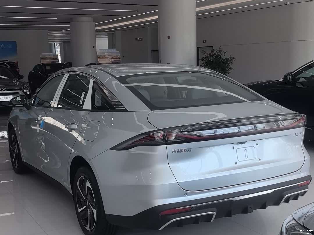 Geely Galaxy L6, 2025 12