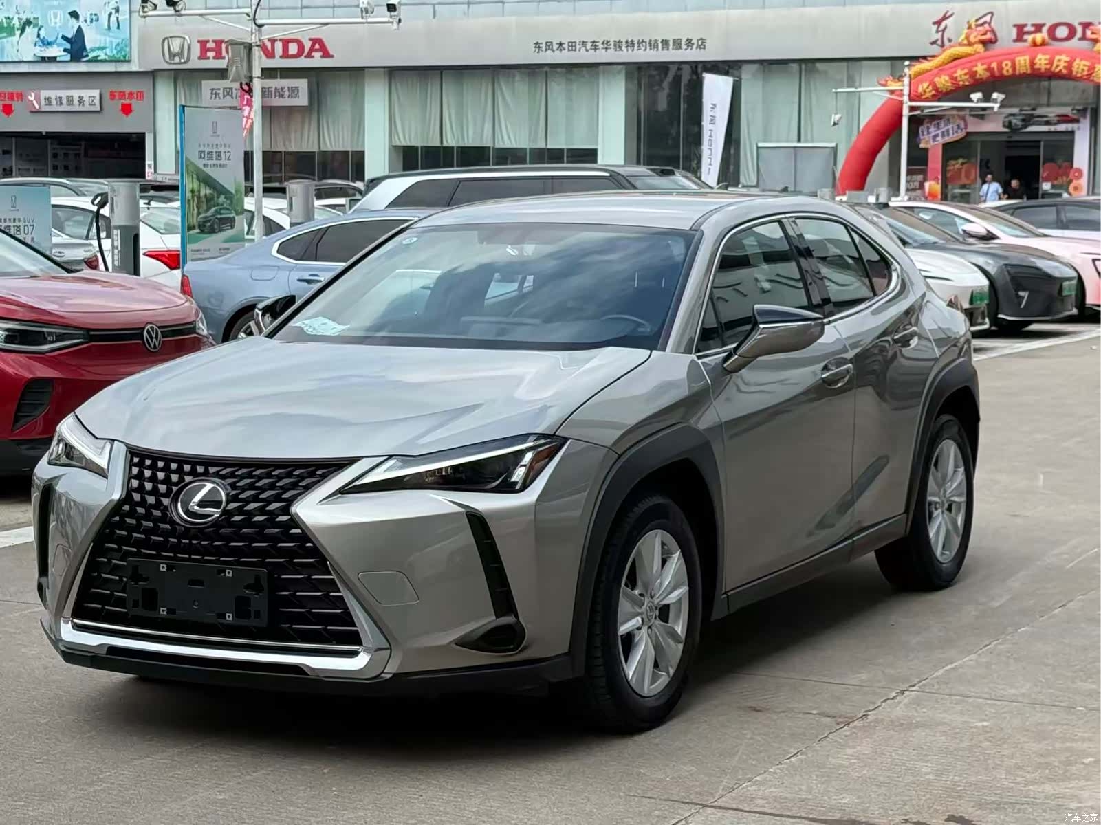 Lexus UX, 2023 3