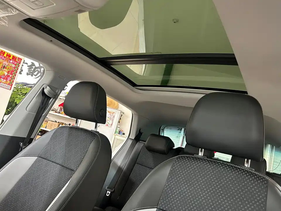 Volkswagen Exploring the shadow