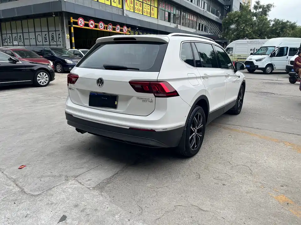 Volkswagen Tiguan L