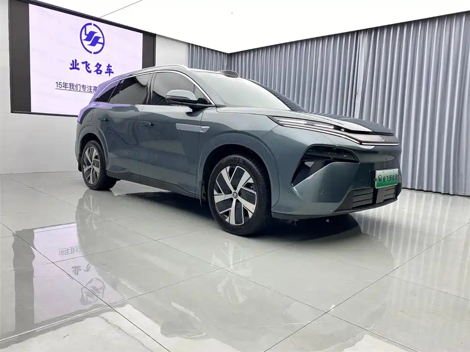 BYD Tang L