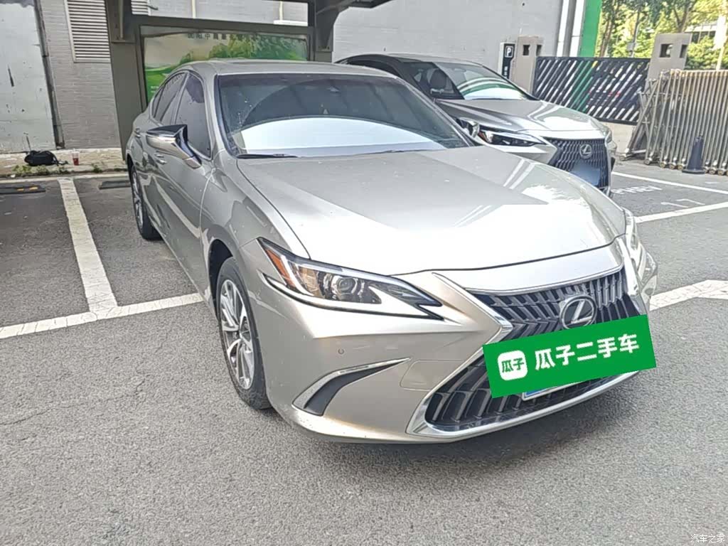 Lexus ES, 2023 4