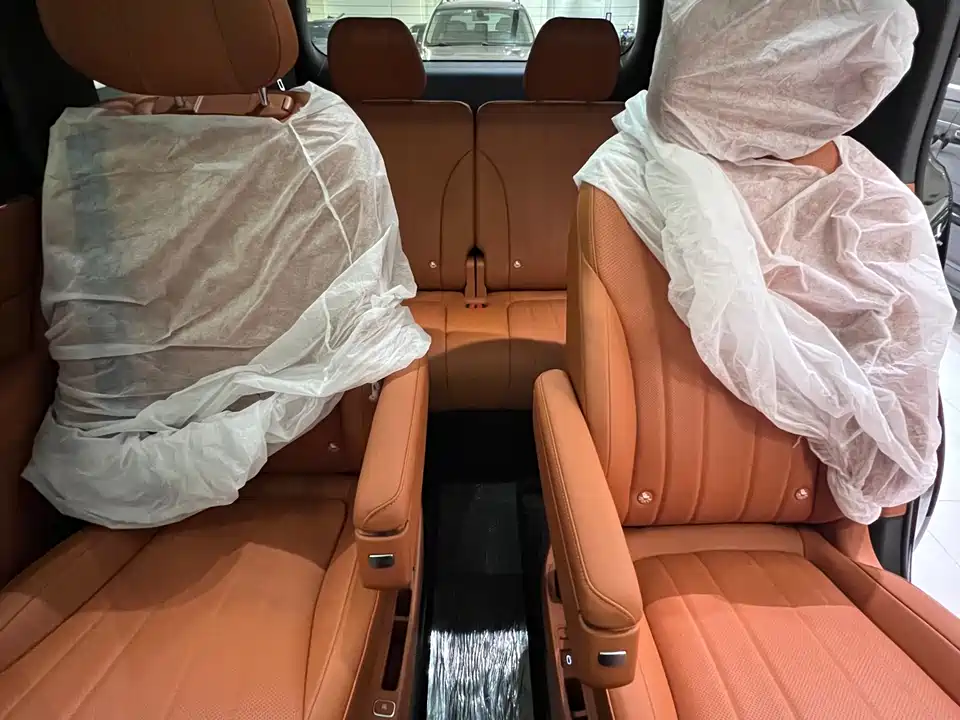 AITO Ask the world M8