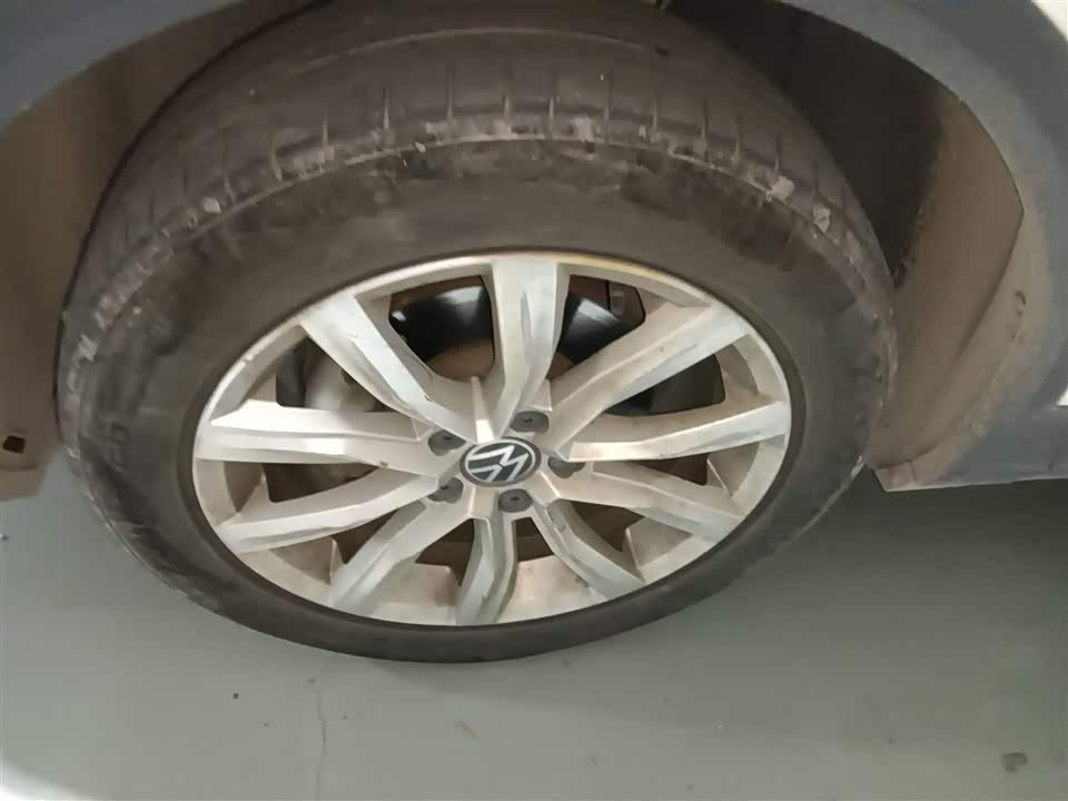 Volkswagen T-ROC exploring Songs