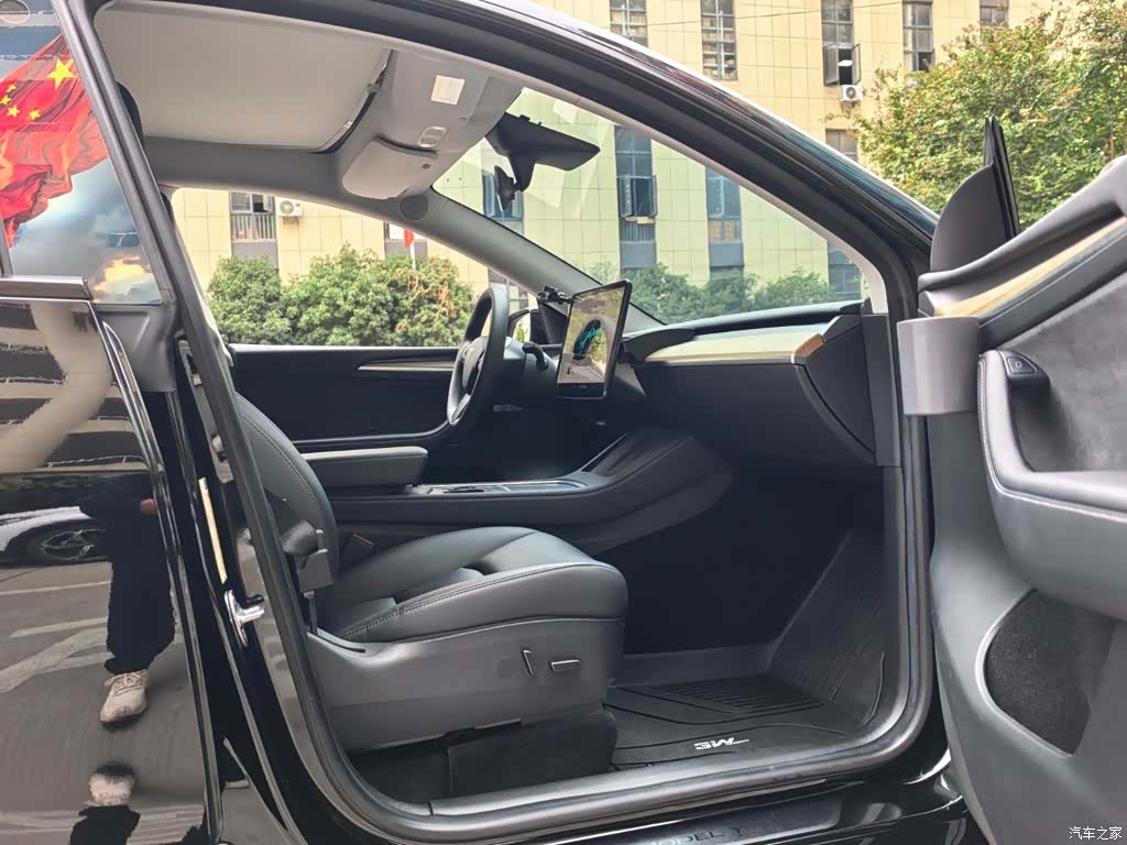 Tesla Model Y, 2023 7