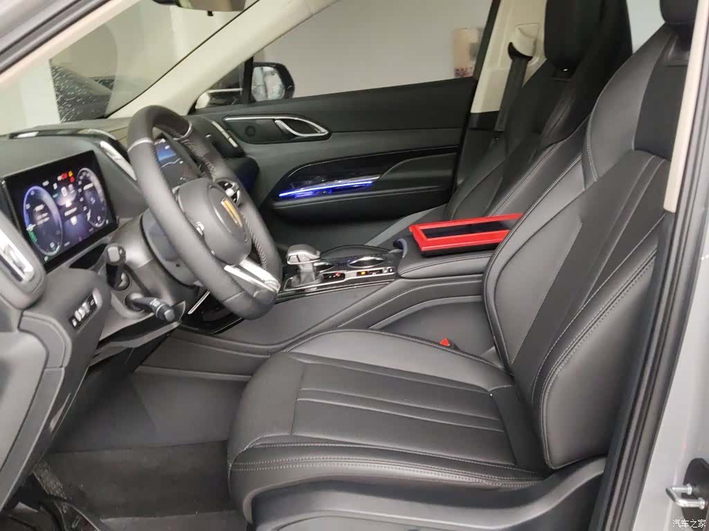 Hongqi HS3, 2025 11