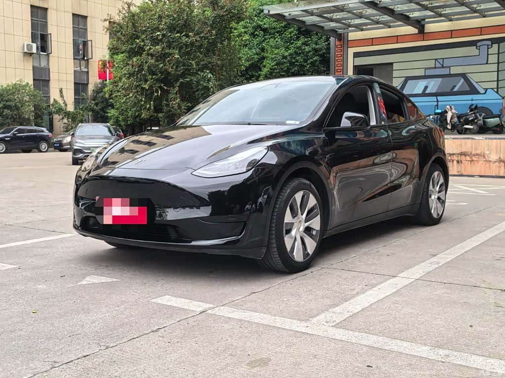 Tesla Model Y, 2023 1