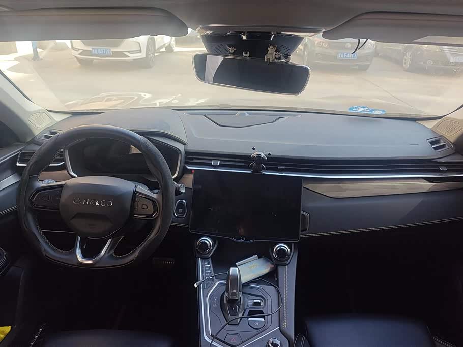Lynk & Co 01