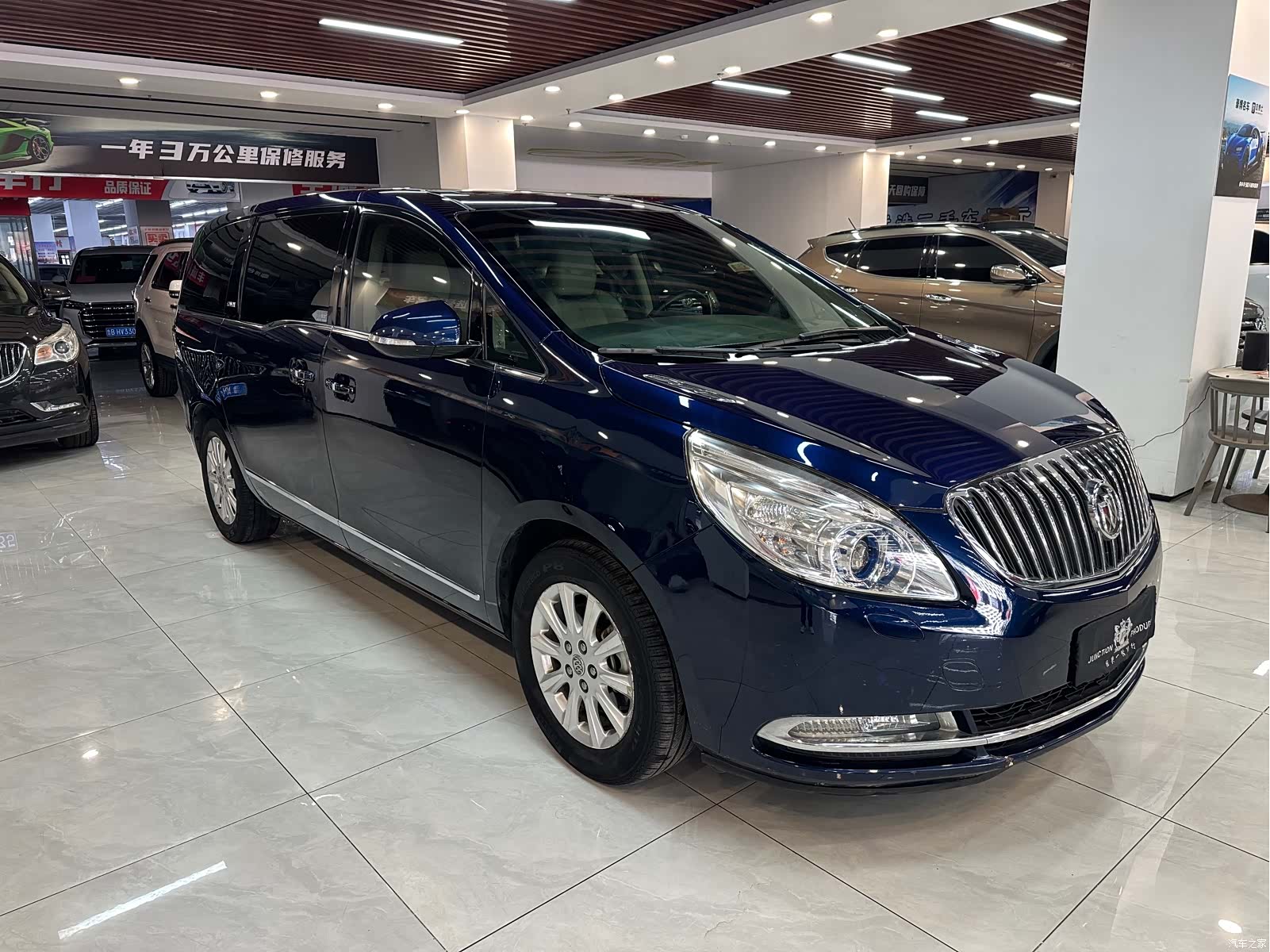 Buick GL8, 2012 3