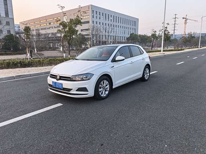Volkswagen Polo Plus Tech 2021