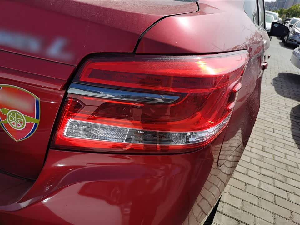 Toyota YARiS L to enjoy