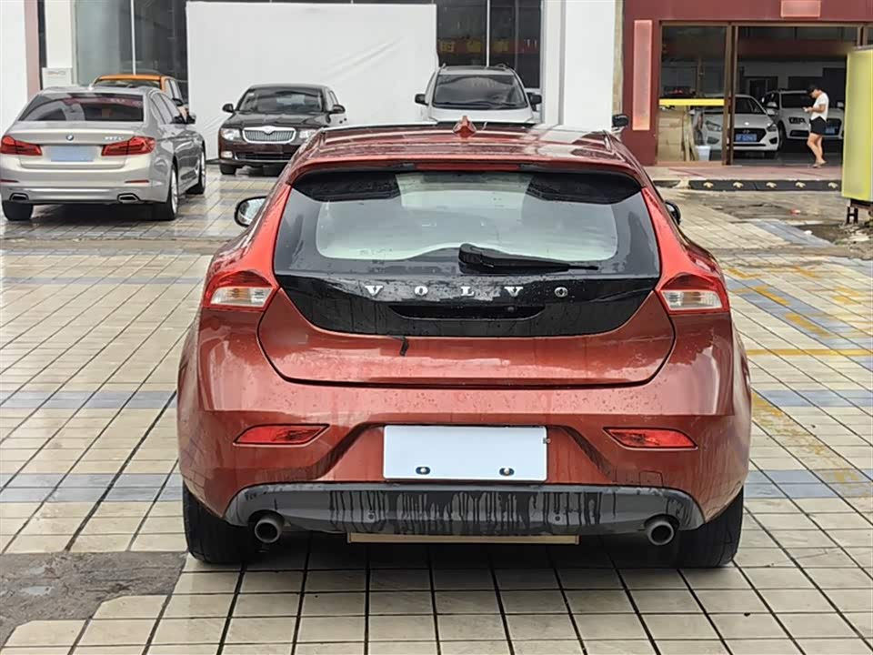 Volvo V40