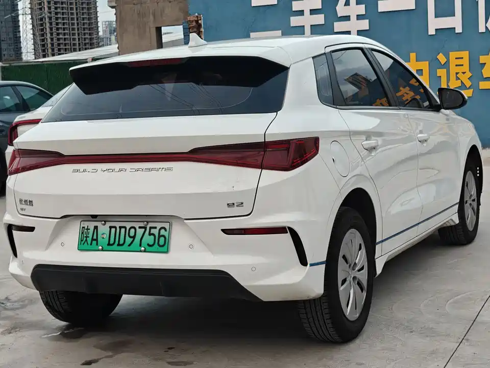 BYD e2