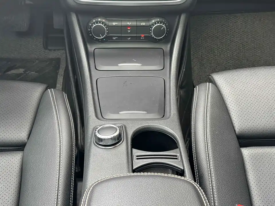 Mercedes-Benz GLA Mercedes-Benz GLA