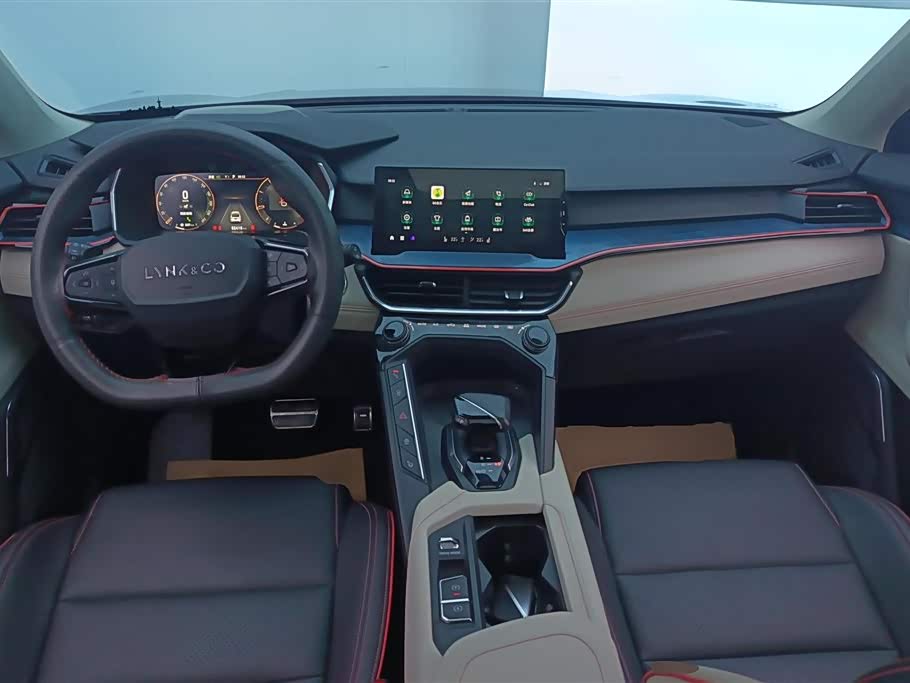 Lynk & Co 06