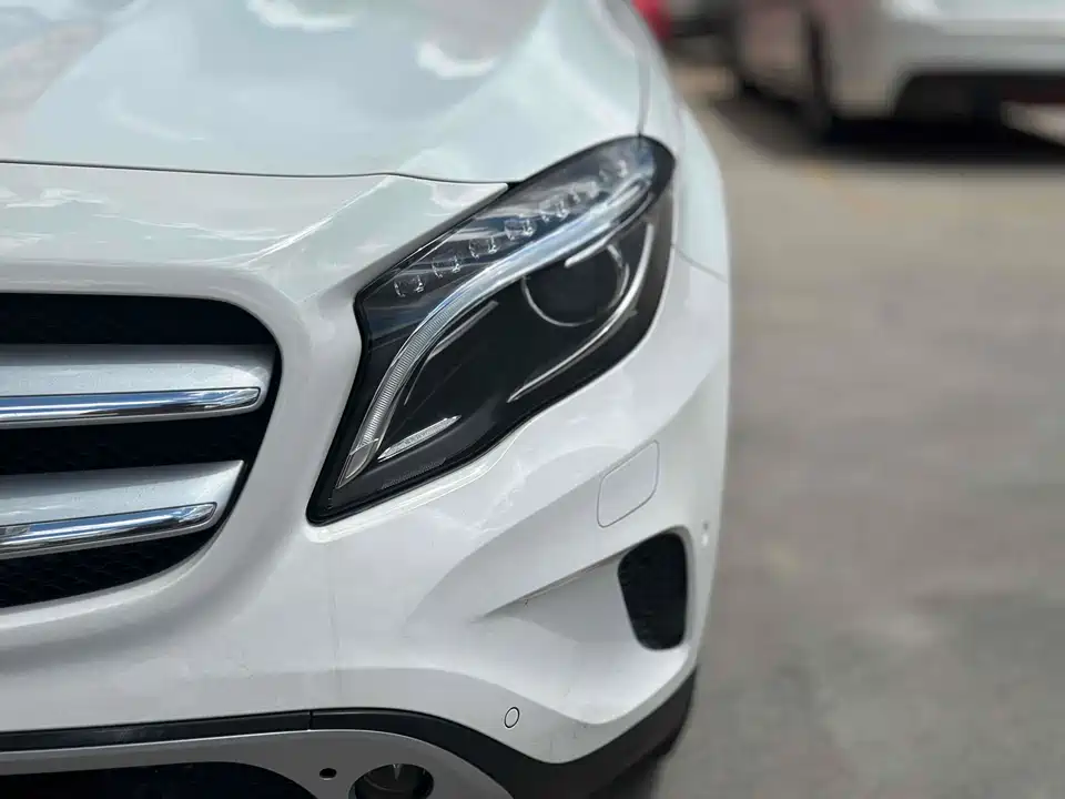 Mercedes-Benz GLA Mercedes-Benz GLA