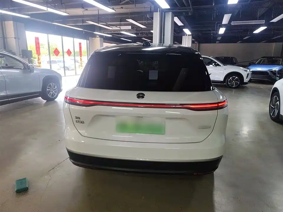 NIO ES8