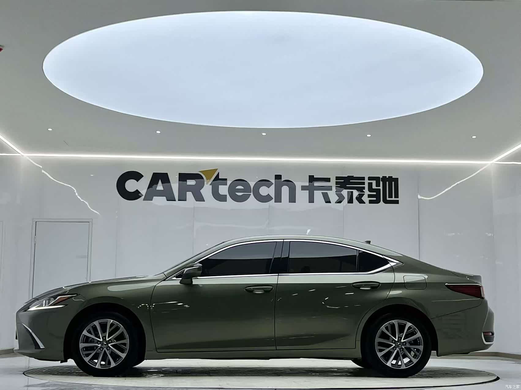 Lexus ES, 2021 все фото
