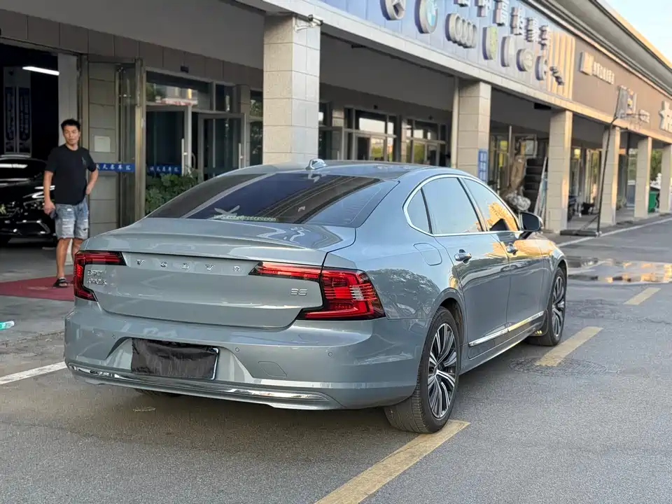 Volvo S90
