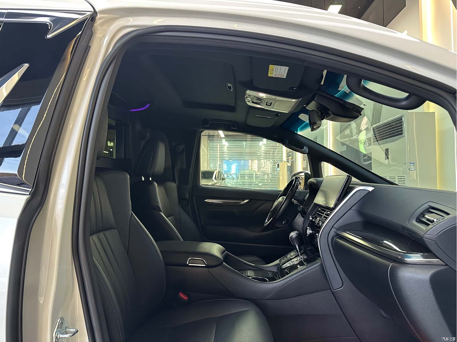 Lexus LM, 2021 29