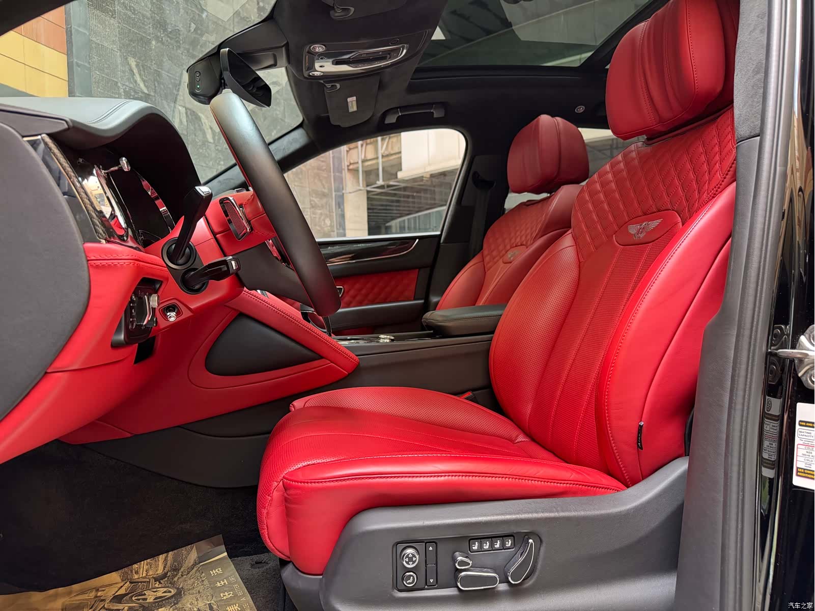Bentley Bentayga, 2022 10