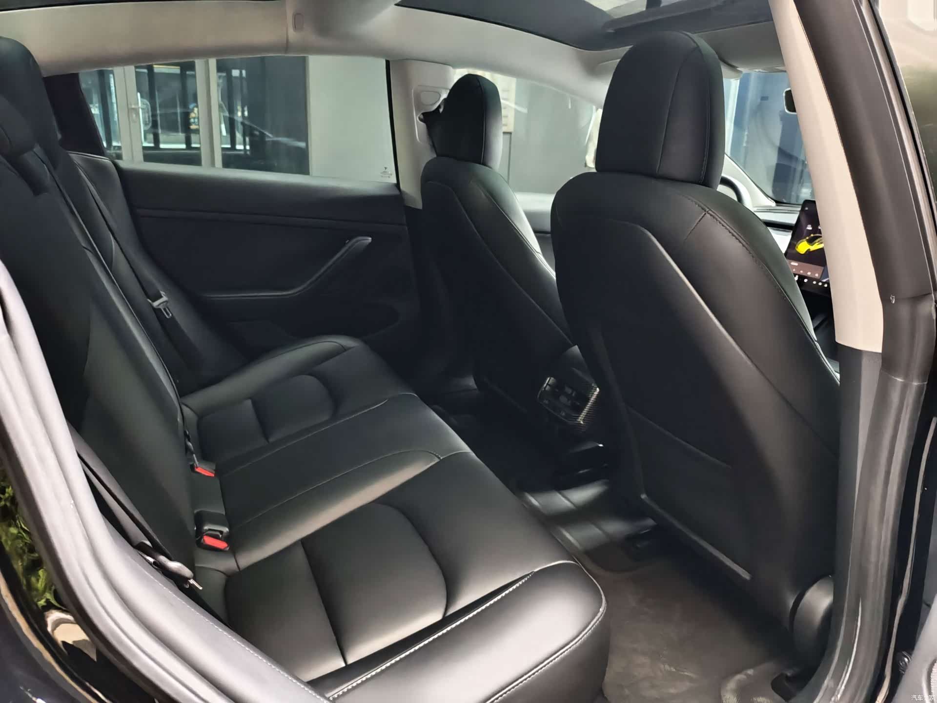 Tesla Model 3, 2023 13