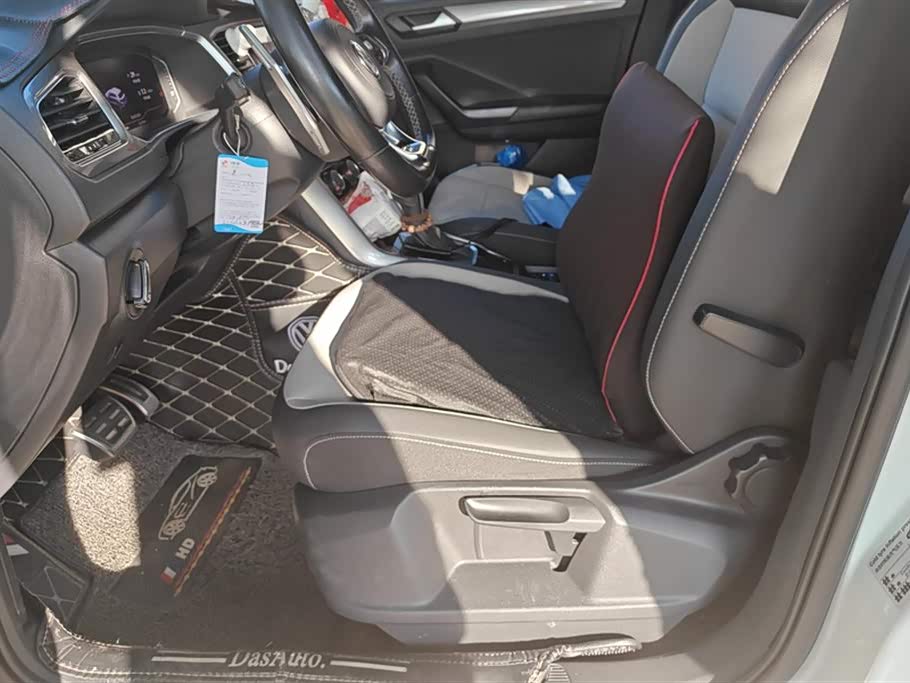 Volkswagen T-ROC exploring Songs