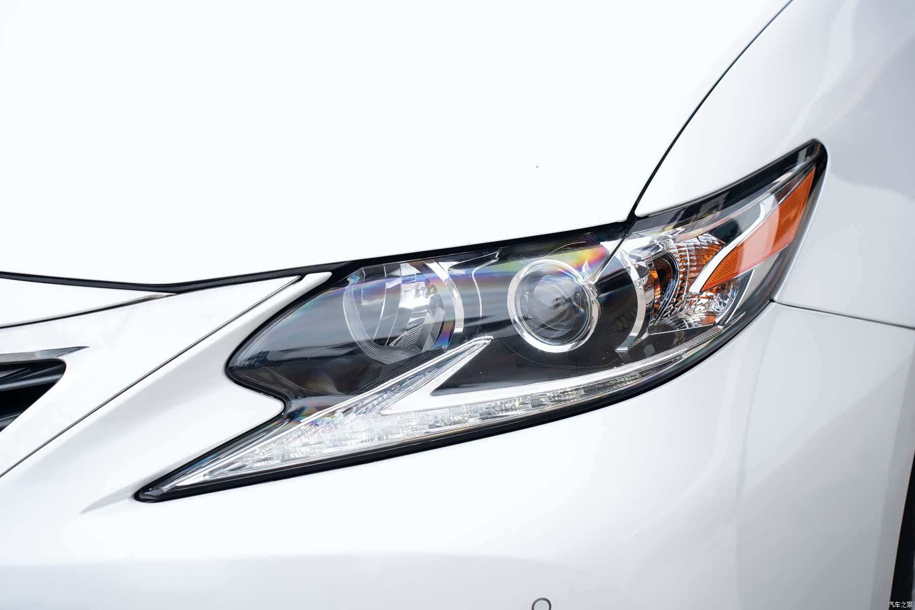 Lexus ES, 2018 все фото