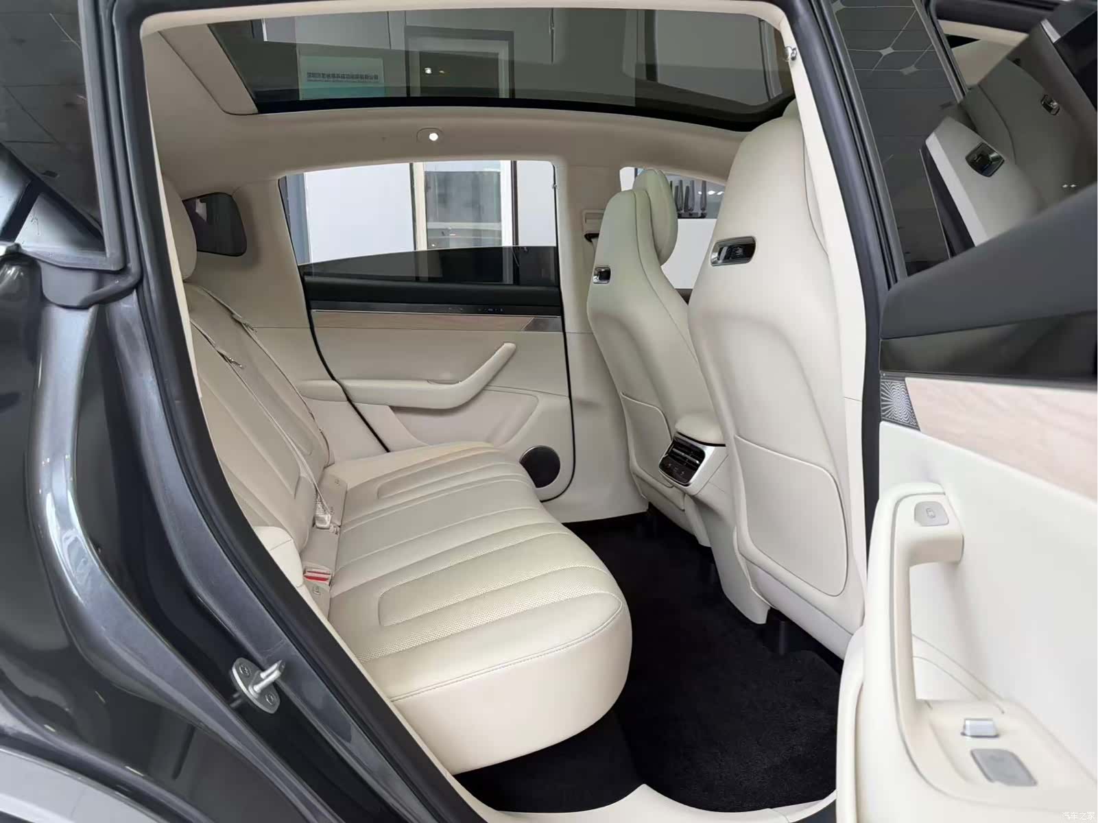 Luxeed R7, 2024 12
