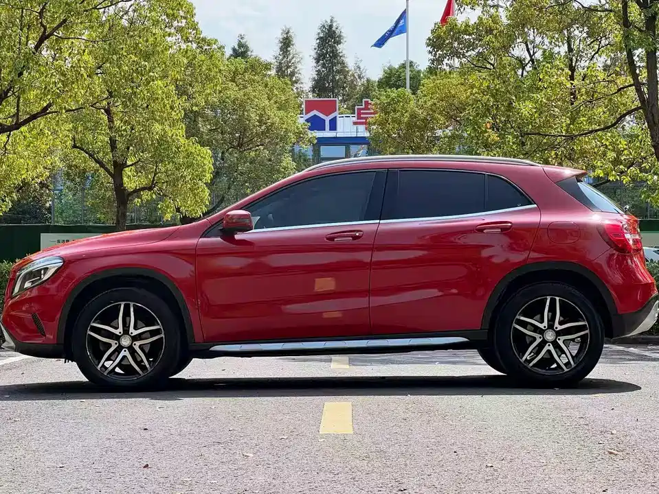 Mercedes-Benz GLA Mercedes-Benz GLA