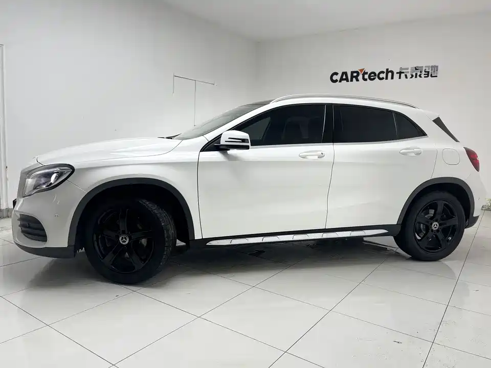 Mercedes-Benz GLA Mercedes-Benz GLA