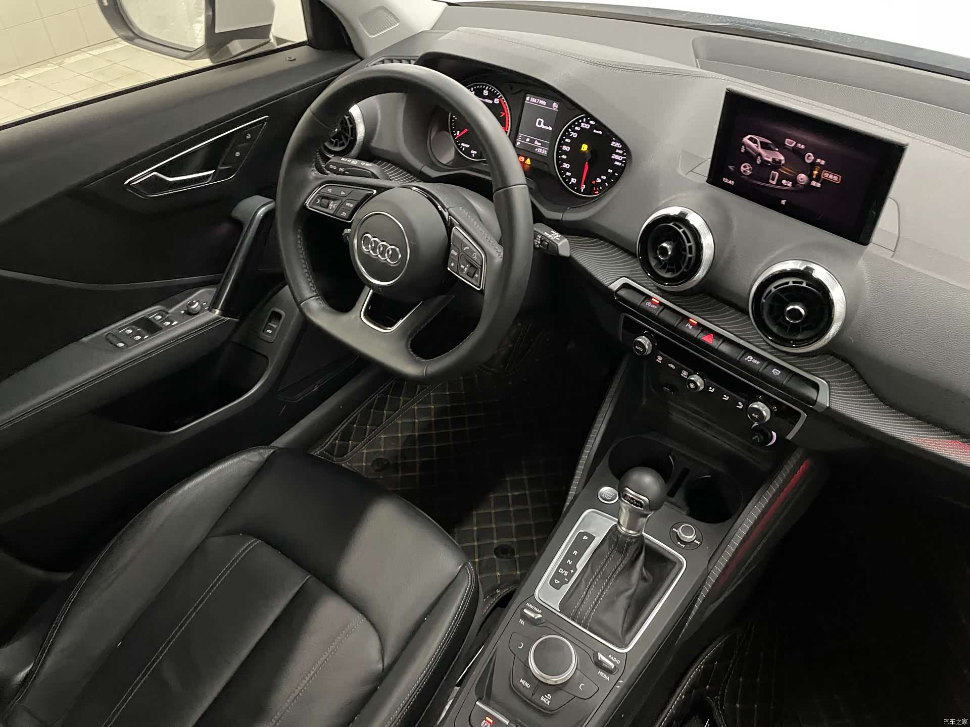 Audi Q2L, 2024 7