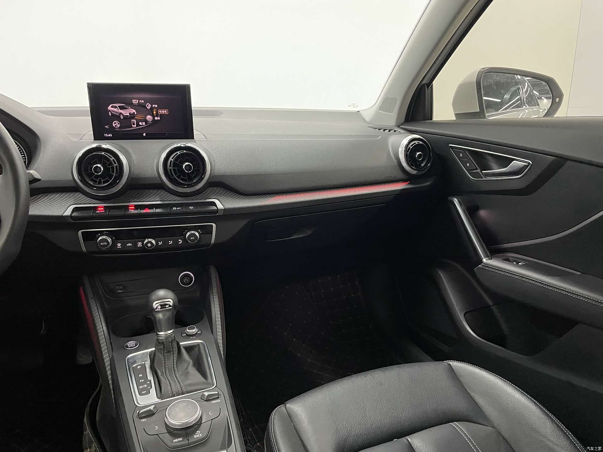 Audi Q2L, 2024 8