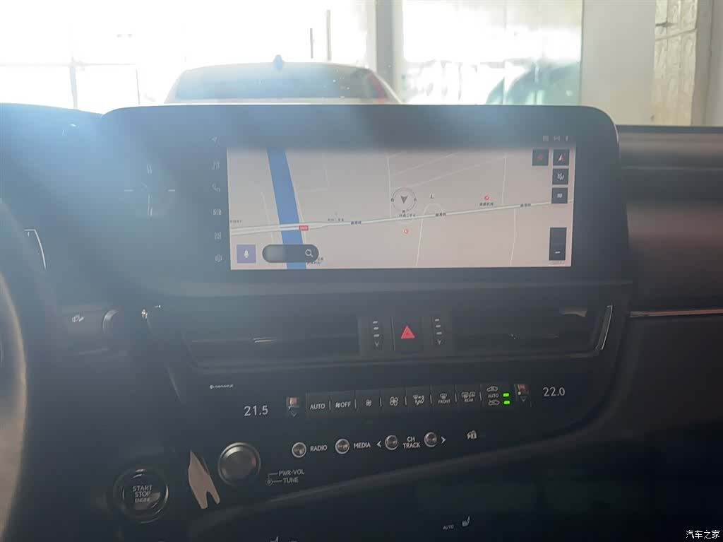 Lexus ES, 2023 все фото