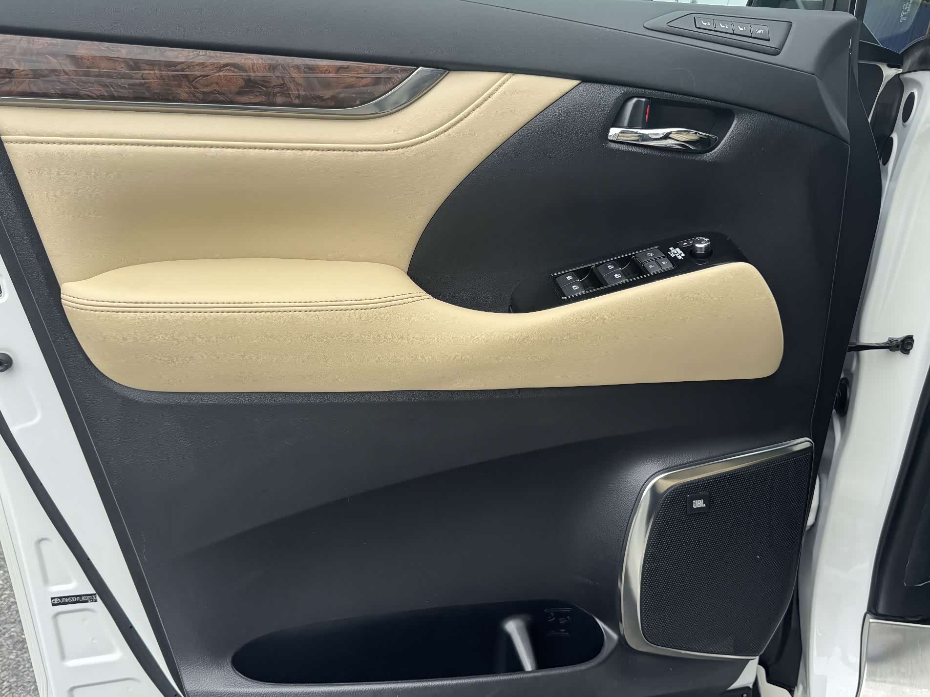Toyota Alphard, 2020 3