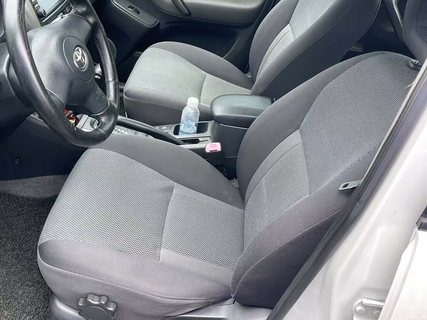 Toyota RAV4, 2004 4