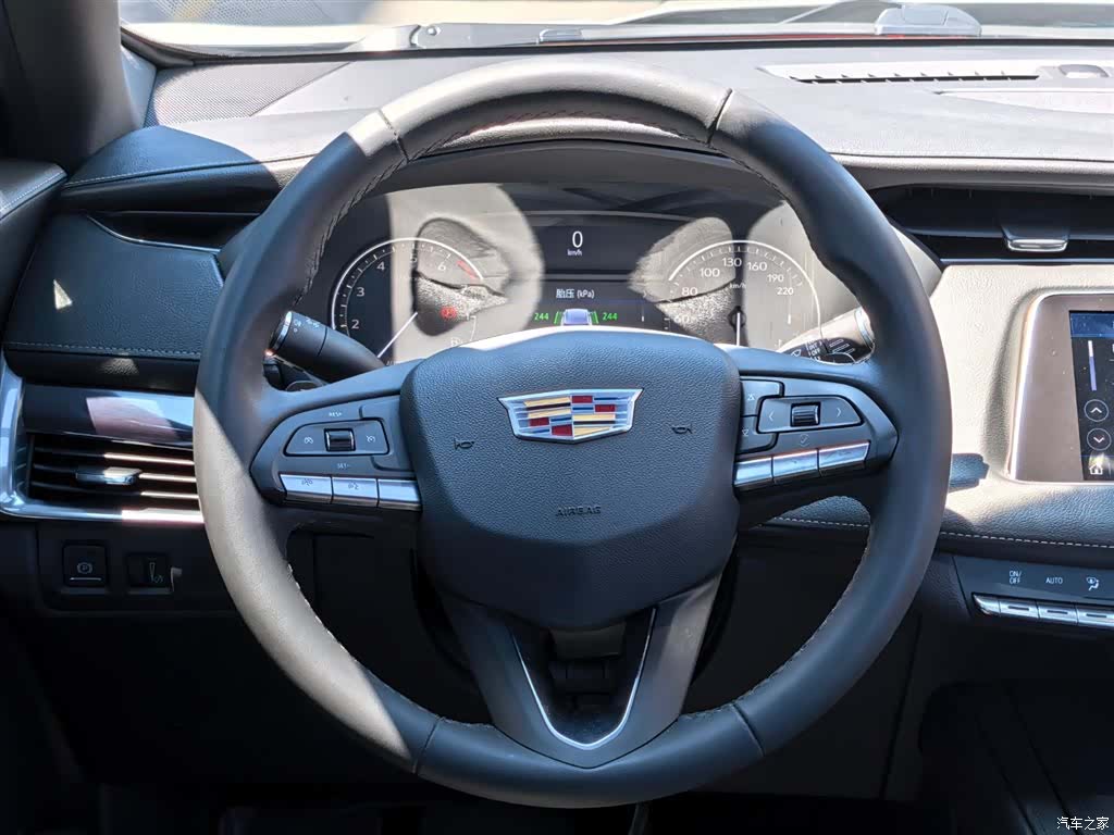 Cadillac XT4, 2022 15