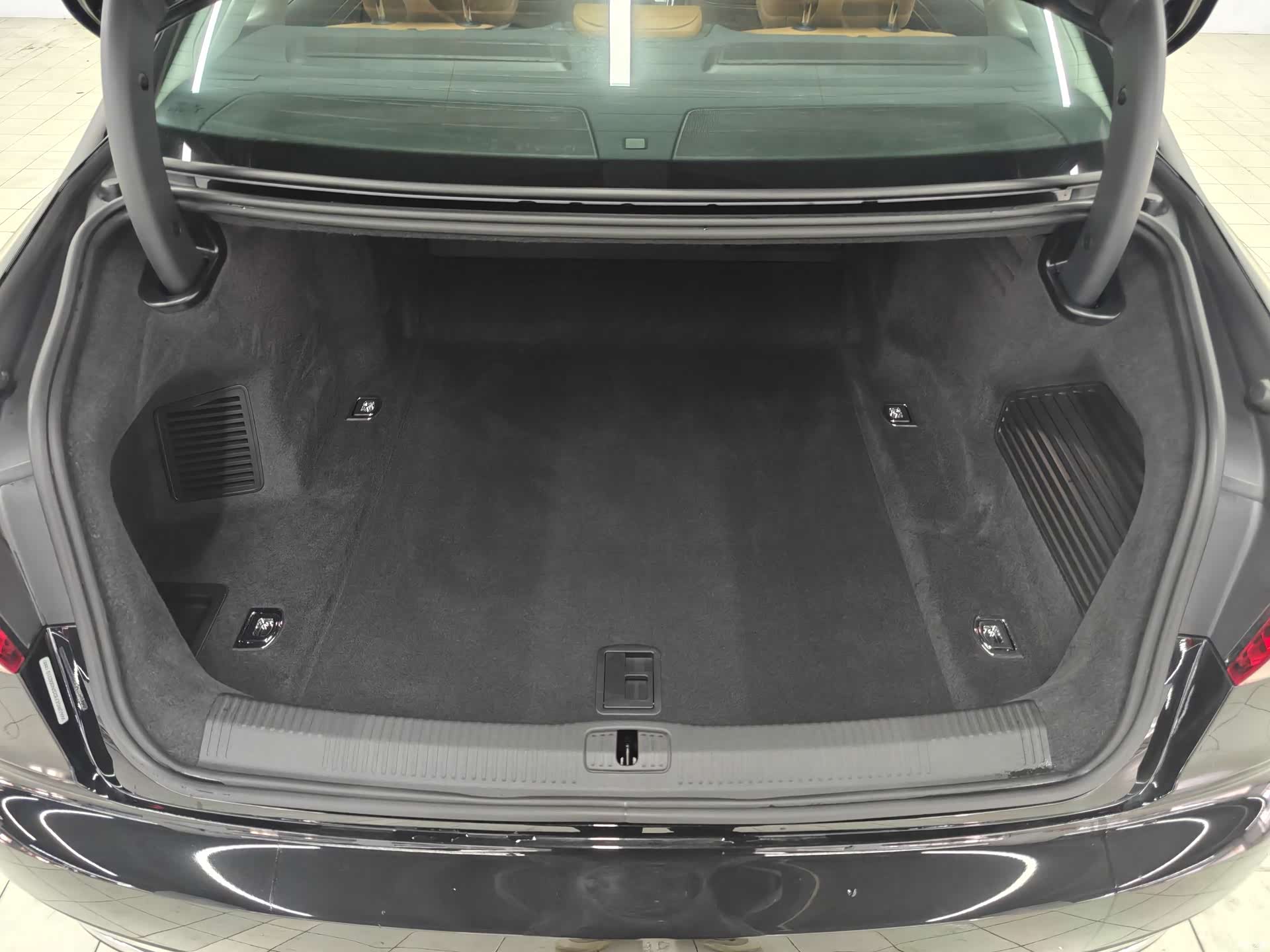 Audi A8L, 2024 19